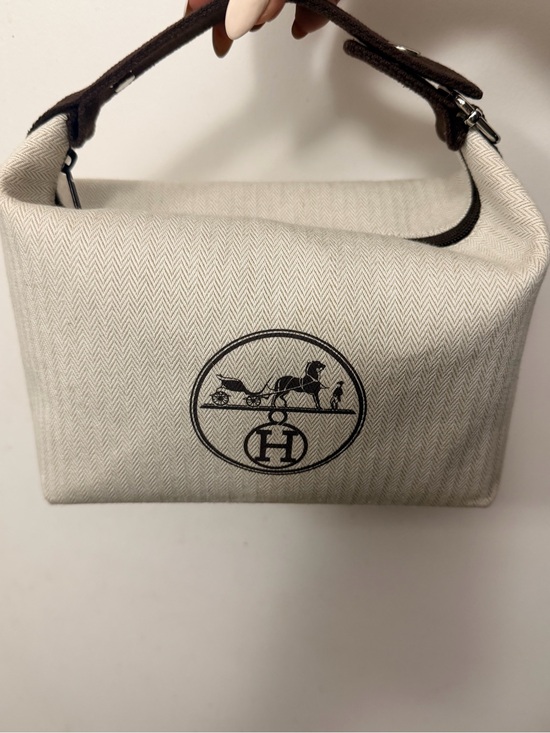 Handbags - Custom Hermes women’s Bag in Beige with Dark Brown Trim. Authentic dust bag
